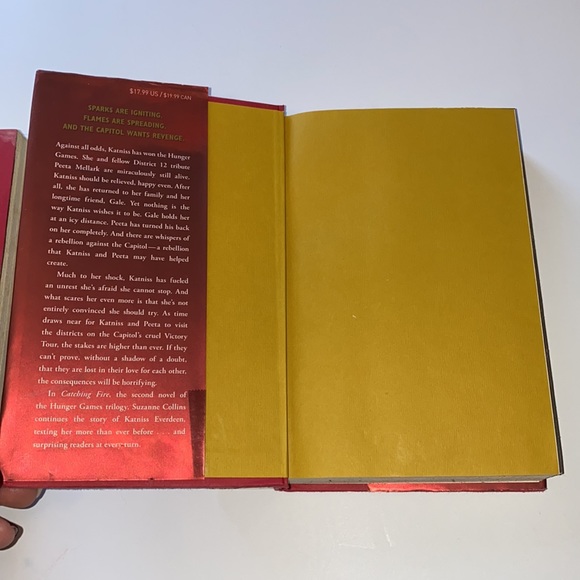 SOLD!! The Hunger Games Book and necklace set - Picture 12 of 15